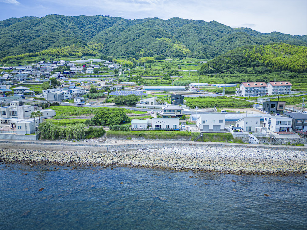 淡路島のオーシャンリゾート「Doggy’s Villa Kamaguchi」の空撮