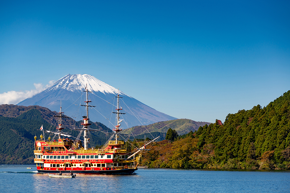 芦ノ湖と観光船